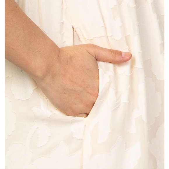 NWT Cream Flocked Floral Maternity Nursing Dress Size 1XL - Picture 4 of 9